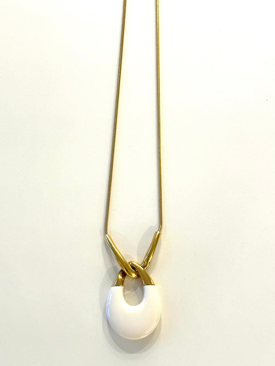 1970s MOD Trifari White Necklace