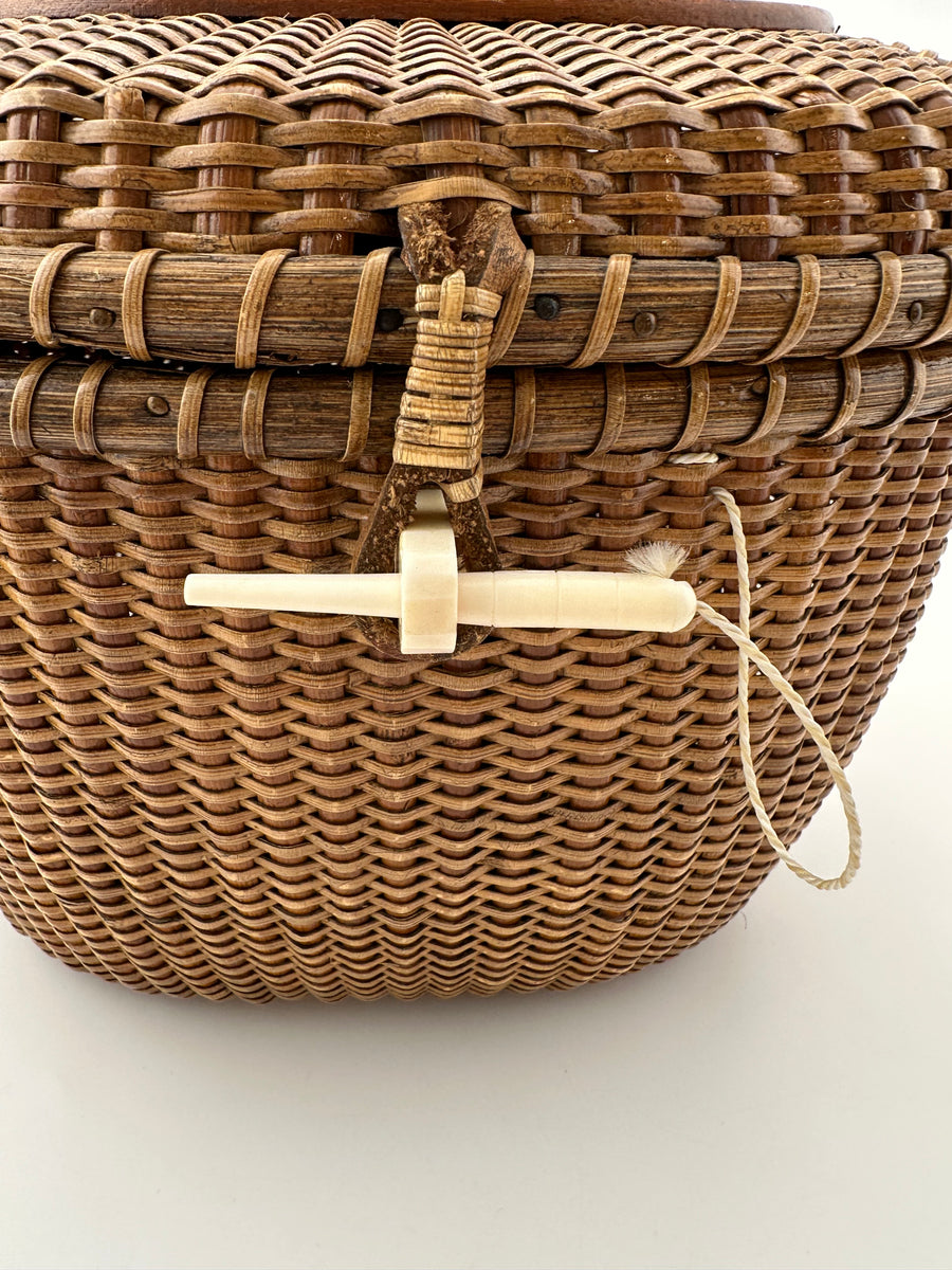 Vintage 1996 Nantucket Style Lightship Basket Purse Farnum