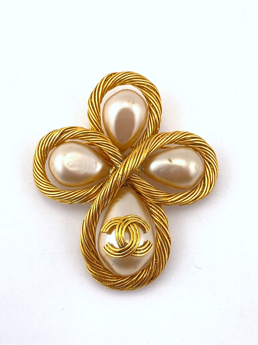 Chanel Vintage 1994 Pearl and Twisted Goldtone Metal Brooch