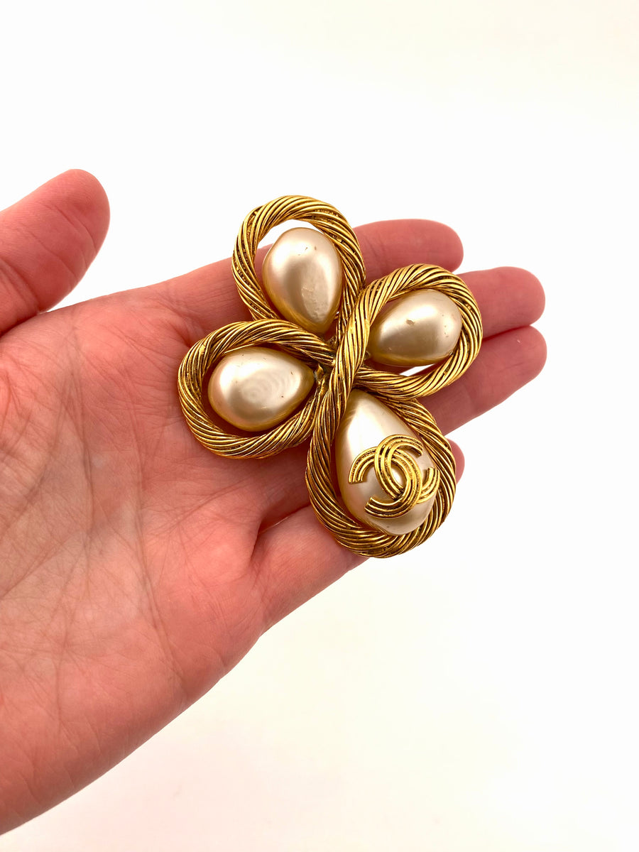 Chanel Vintage 1994 Pearl and Twisted Goldtone Metal Brooch